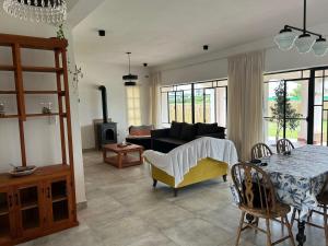 a living room with a table and a couch at Casa para 7 con pileta y parrilla in El Durazno