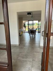 a hallway with a table and a dining room at Casa para 7 con pileta y parrilla in El Durazno