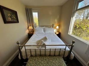 Ліжко або ліжка в номері Sunnybank cottage