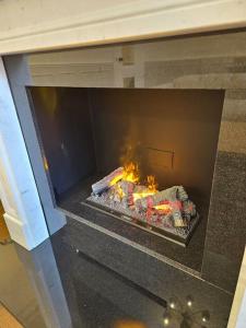 a fireplace with a fire inside of it at Elegant 3 Bed Flat in Marylebone, London in London