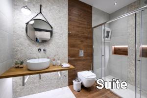 A bathroom at Adell Deluxe Apartments