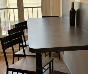 The NICE - 3 rooms, 3air cond, 3TV, 3fans, 2 wc, WIfi everywhere 5min aeroport, train, beach, 1min tram, 15 min centre, port, parking possible