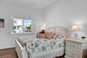 a white bedroom with a bed and a window at Carney's Reef NEW 1B 1B Pool Patio in Marathon