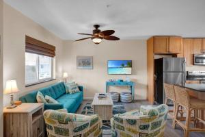 Kuchyň nebo kuchyňský kout v ubytování 1B 2Ba Seaside Getaway Pool Oceanside