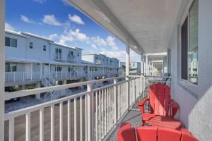 Balkón nebo terasa v ubytování 1B 2Ba Seaside Getaway Pool Oceanside
