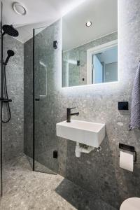 Koupelna v ubytování 21 Stylish Lofts by Dream Stay