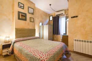 a bedroom with a bed in a room at Hostal Artistic B&B in Madrid