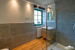 Ένα μπάνιο στο Auszeit-im-Harz Haus 5 Wohnung 21 +7 φωτογραφίες