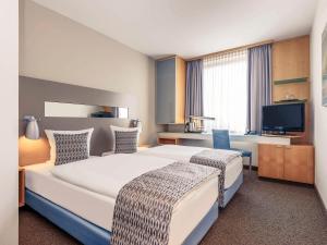 Postel nebo postele na pokoji v ubytování Mercure Hotel Düsseldorf City Nord