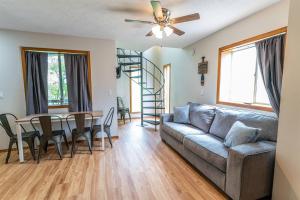 Un lugar para sentarse en Tribesman #21 Kay-Ker Bakers Cabin - on Table Rock Lake