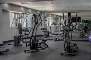 a gym with several treadmills and exercise bikes at Habitación queen para 2 in Lima