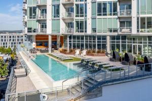 a swimming pool on the roof of a building at Downtown 1br w gym wd pool nr Capitol ATX-83 in Austin