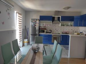 Kuchyň nebo kuchyňský kout v ubytování Apartments with parking spaces Supetar, Brac - 5627