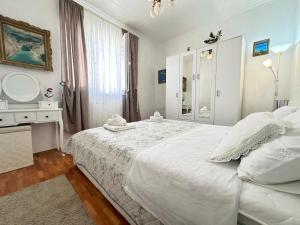 Posteľ alebo postele v izbe v ubytovaní Apartments by the sea Sali, Dugi otok - 12757