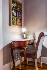 Fotografie z fotogalerie ubytování Charming 2BR Getaway v destinaci New Albany