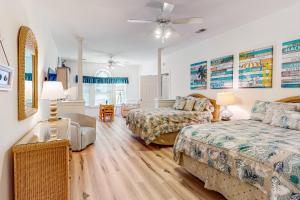 Gambar di galeri bagi Avian Nest #3606 di Sunset Beach
