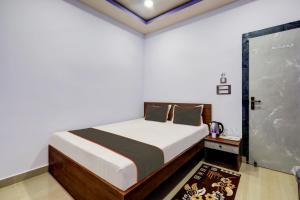 a bedroom with a bed in a room at Super Collection O Ashirbad Lodge in Guwahati