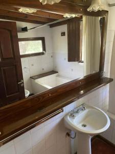a bathroom with a sink and a mirror at Cabañas El Tercer Ojo Tigre in Tigre