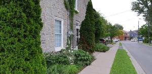 a building with a window on the side of a street at Stone Carriage House in Picton