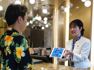 Gæster der bor på Quintessa Hotel Osaka Shinsaibashi Comic & Books + 77 billeder