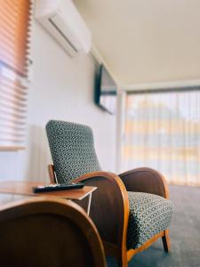 a chair with a laptop on top of a table at Kurow Motel in Kurow