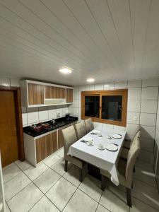 Dapur atau dapur kecil di Aptos Weber - Piratini