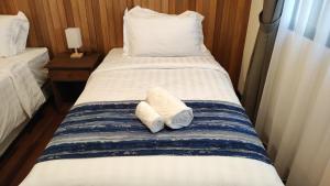 Postel nebo postele na pokoji v ubytování Mamutik Island Lodge