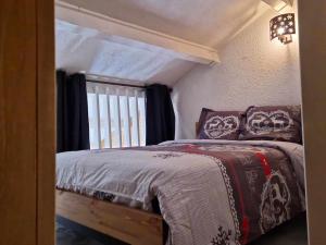 Ein Bett oder Betten in einem Zimmer der Unterkunft Appartement Vars, 2 pièces, 7 personnes - FR-1-773-30