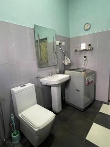 Bathroom sa Freedom palace