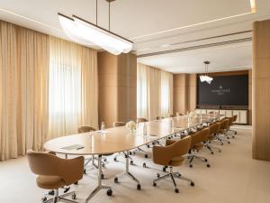 Zona business o sala conferenze di Lanson Place Causeway Bay, Hong Kong