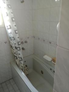 Ένα μπάνιο στο Casa ABUELO WILSON Santa Teresita