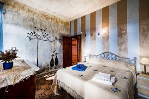 Giường trong phòng chung tại Casa Giovanni - Relax Among Greenery - Happy Rentals