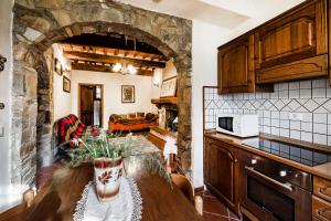 Nhà bếp/bếp nhỏ tại Casa Giovanni - Relax Among Greenery - Happy Rentals
