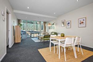 a dining room with a table and chairs at Collins Street City Stay - 2 Min to Southern Cross in Melbourne