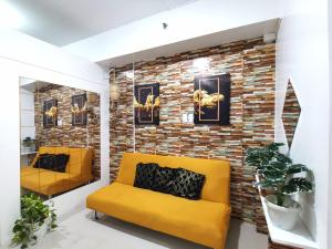 Area soggiorno di Modern 1BR with balcony and 100mbps wifi
