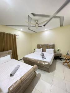 Postel nebo postele na pokoji v ubytování Islamabad Guest House Faisal town