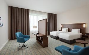 Postel nebo postele na pokoji v ubytování Courtyard by Marriott Baku