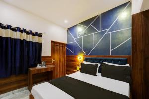 a bedroom with a bed and a blue wall at Collection O Hotel Royal Sangrila in Patna