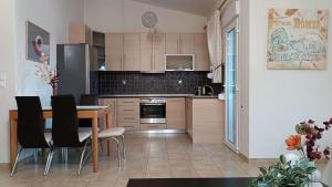 Η κουζίνα ή μικρή κουζίνα στο Marias Home