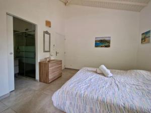Postel nebo postele na pokoji v ubytování Villa Mahogany confort, spacieuse
