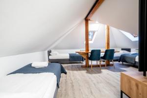 Posteľ alebo postele v izbe v ubytovaní Pirat Hotel & SPA-hotel z basenem