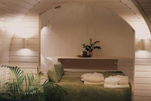 a room with three towels sitting on a bench at Iglupark in Tallinn