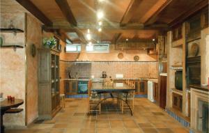 Virtuvė arba virtuvėlė apgyvendinimo įstaigoje Cozy Home In Tossa De Mar With Swimming Pool