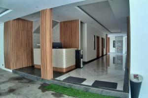 a hallway of a building with a lobby with a trashcan at Urbanview Hotel Nardis Living in Ngabean