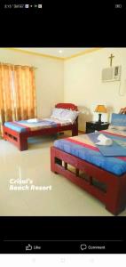 Ліжко або ліжка в номері CRISOLS BEACH RESORT - MALAPASCUA ISLAND