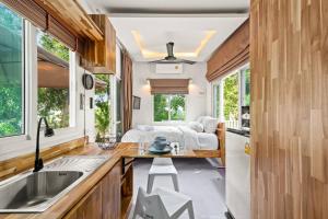 a kitchen and living room in a tiny house at Brand New Beachfront & Secluded Tiny House in Koh Samui 