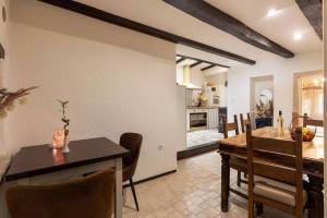 Gallery image of Holiday House 4 Season with jacuzzi, sauna and BBQ in Pazin