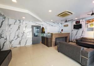 a lobby with a marble wall with a bar at RBS Residency in Tiruchchirāppalli