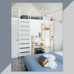 a bedroom with two bunk beds and a desk at วันทน่า โฮมสเตย์ บ้านมุง เนินมะปราง in Ban Mung