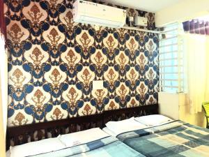 a bedroom with a bed and a blue and gold wall at Sri Vinayaka Comforts in Narasimharaja Puram